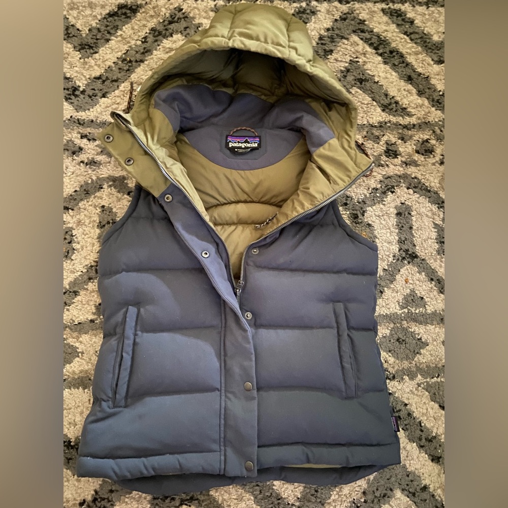 Patagonia Bivy Down Puffer Vest Womens Size Medium Olive and Navy Hooded Vest